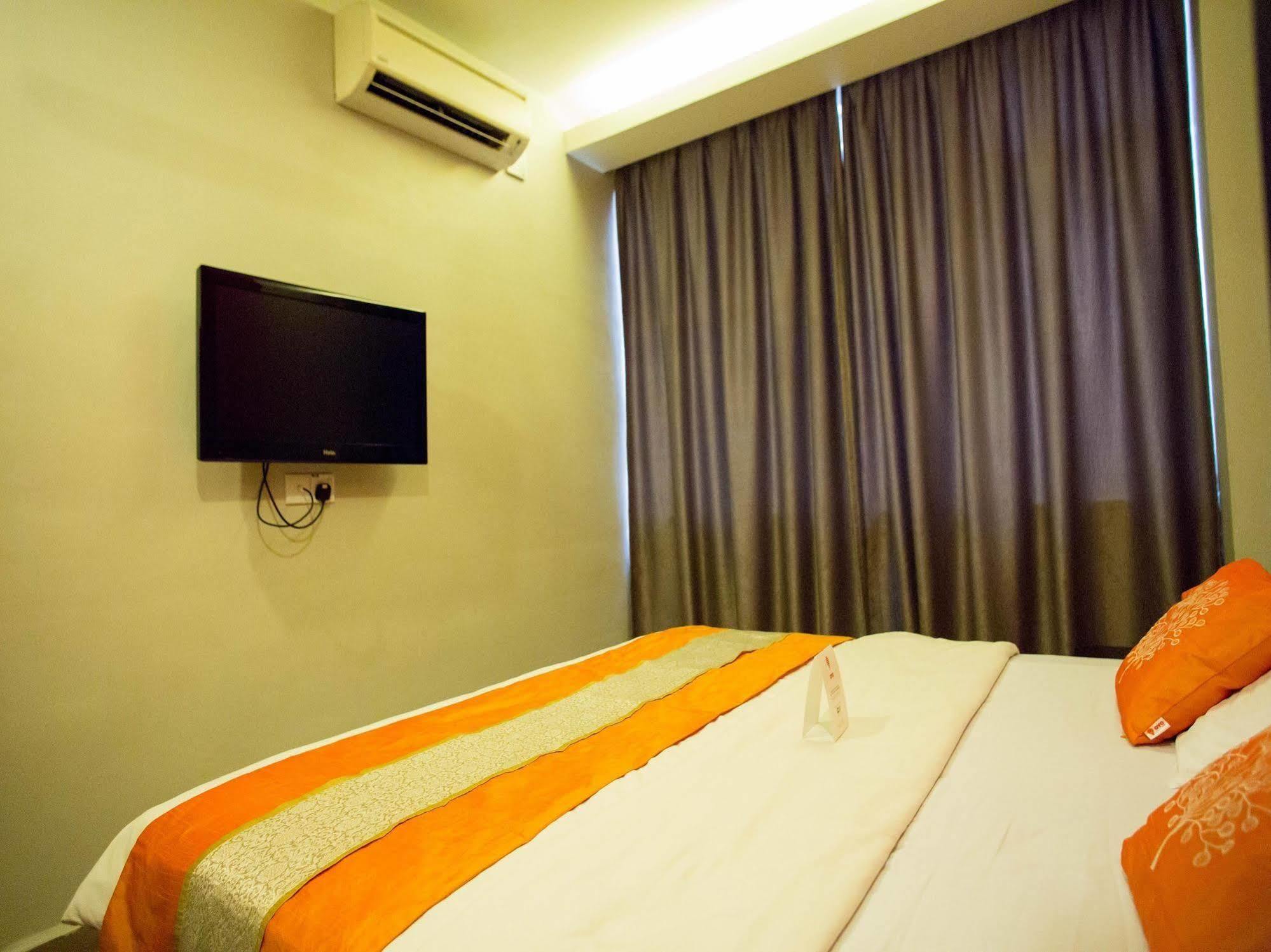 Golden Court Hotel - Tun Abdul Razak Johor Bahru Exterior photo